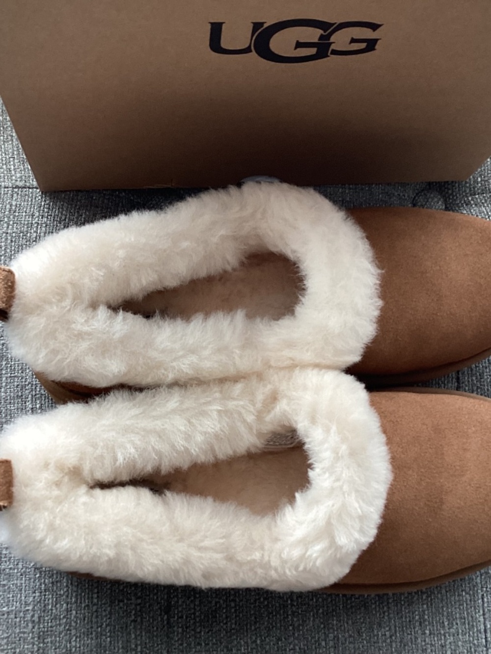 UGG® Nita Genuine Shearling Slipper (Women) 10M - Picture 14 of 15
